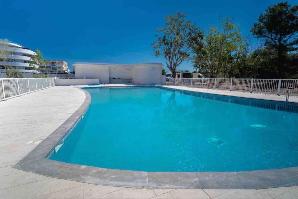 T2 Neuf + Piscine, 5 Mn A Pied Des Plages Serignan Exterior photo